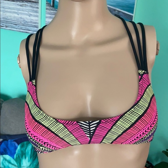 Rip Curl Bikini Top🏝🏝🏝 - Picture 1 of 6